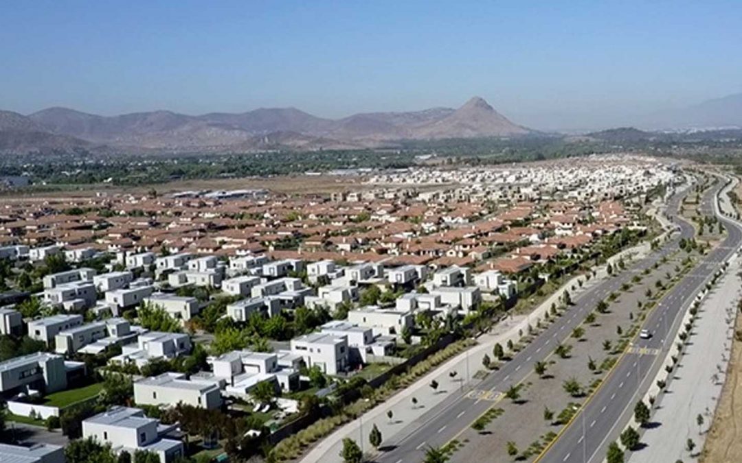 Colina y Las Condes lideran la oferta residencial de casas en la Región Metropolitana